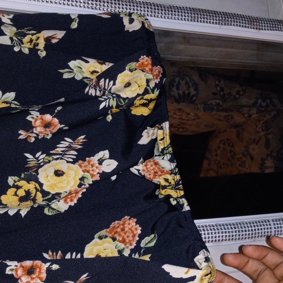 Discreet Top - Picture 4 of 5